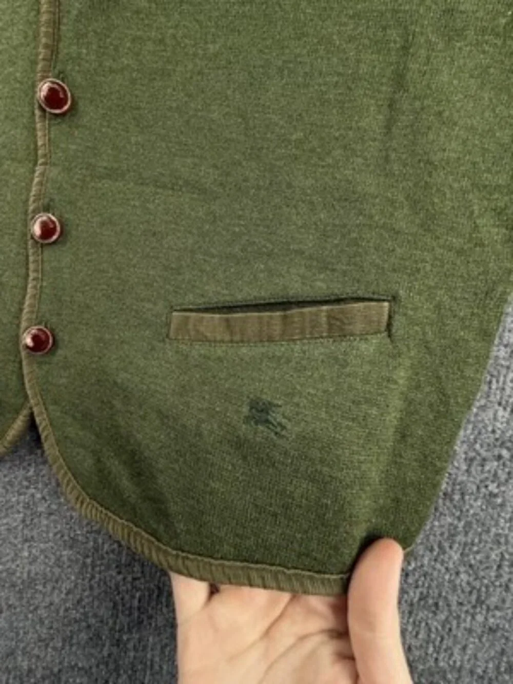 Burberry 5 Vest Green Mens V-Neck Sleeveless Solid Sweater Knit Adult Fashion